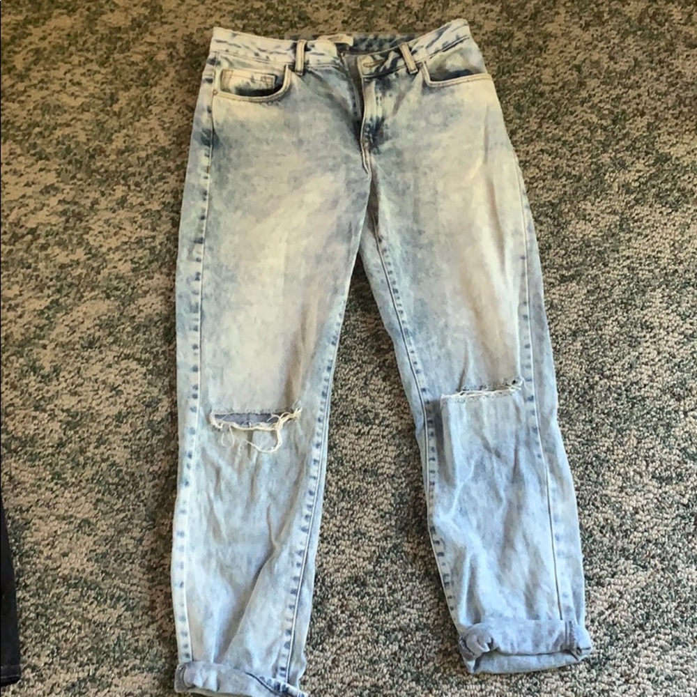 Forever 21 ripped lightwash mom jeans